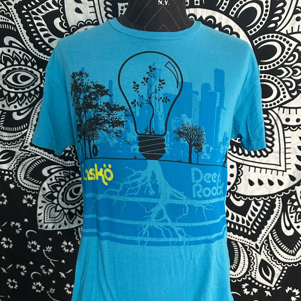 Fyasko brand.  Blue Graphic T-Shirt with Light Bulb Design